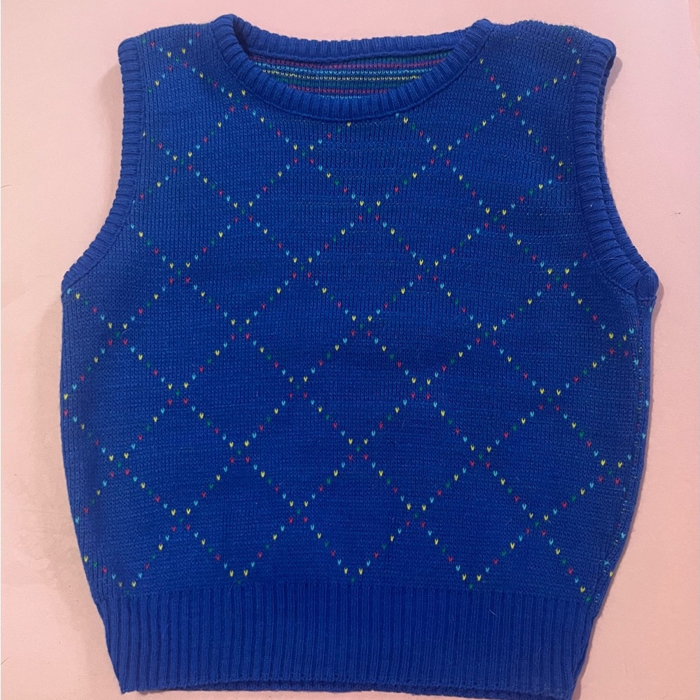 Sweater vest with hearts detail